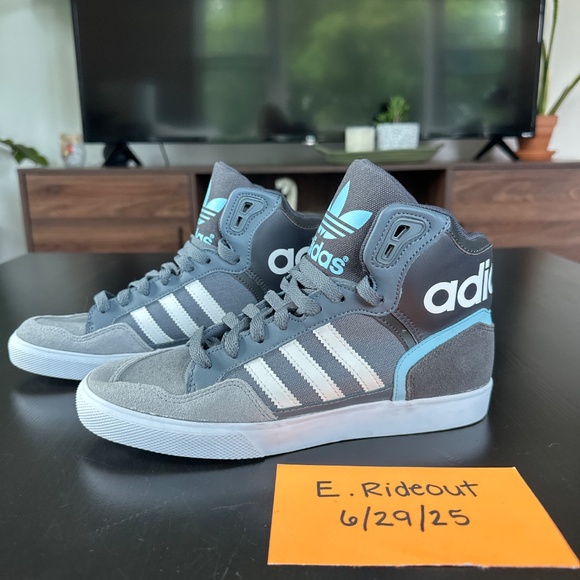 Size 6.5 Adidas Hightops - Picture 4 of 6